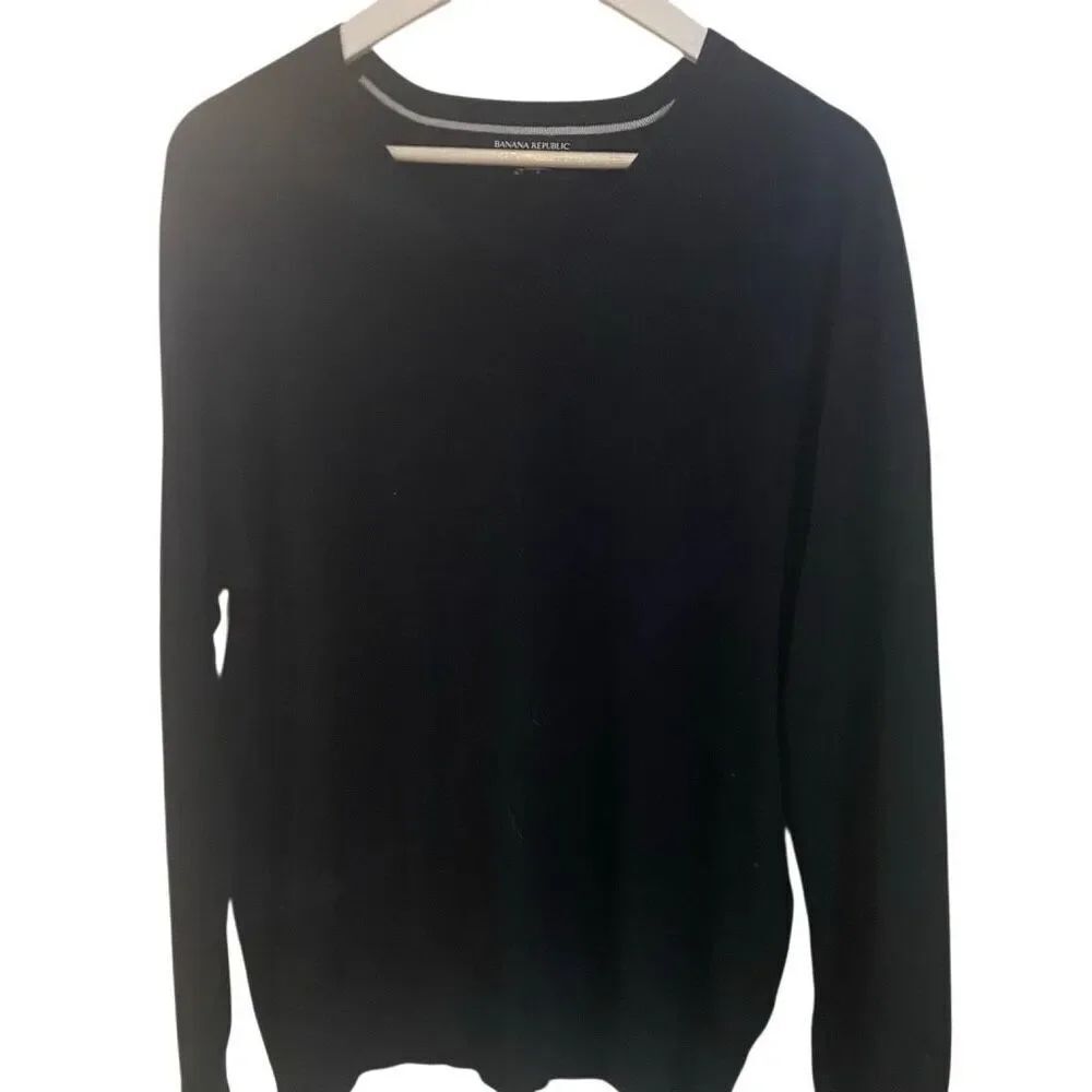 Banana republic easy care Italian Marino wool yarn by baruffa black vneck king s